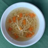 Rosół z makaronem (dla dzieci)