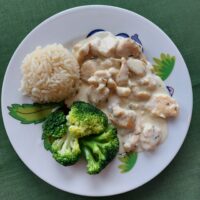 Kurczak “MISIE“ z brokułowym drzewkiem